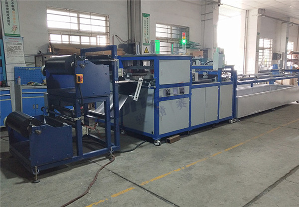 地熱膜全自動<a href=http://m.dedongxinjie.com/ target=_blank class=infotextkey>熱合機</a>